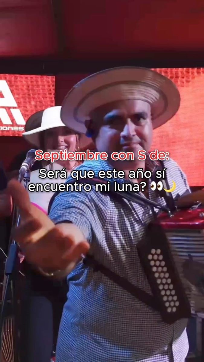 Jhonathan Chávez anunciando la Mejorana